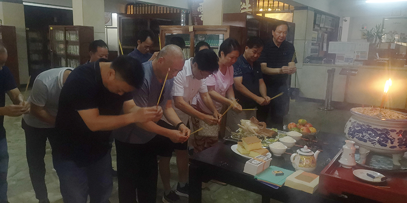 总局理监事清明节祭拜先侨